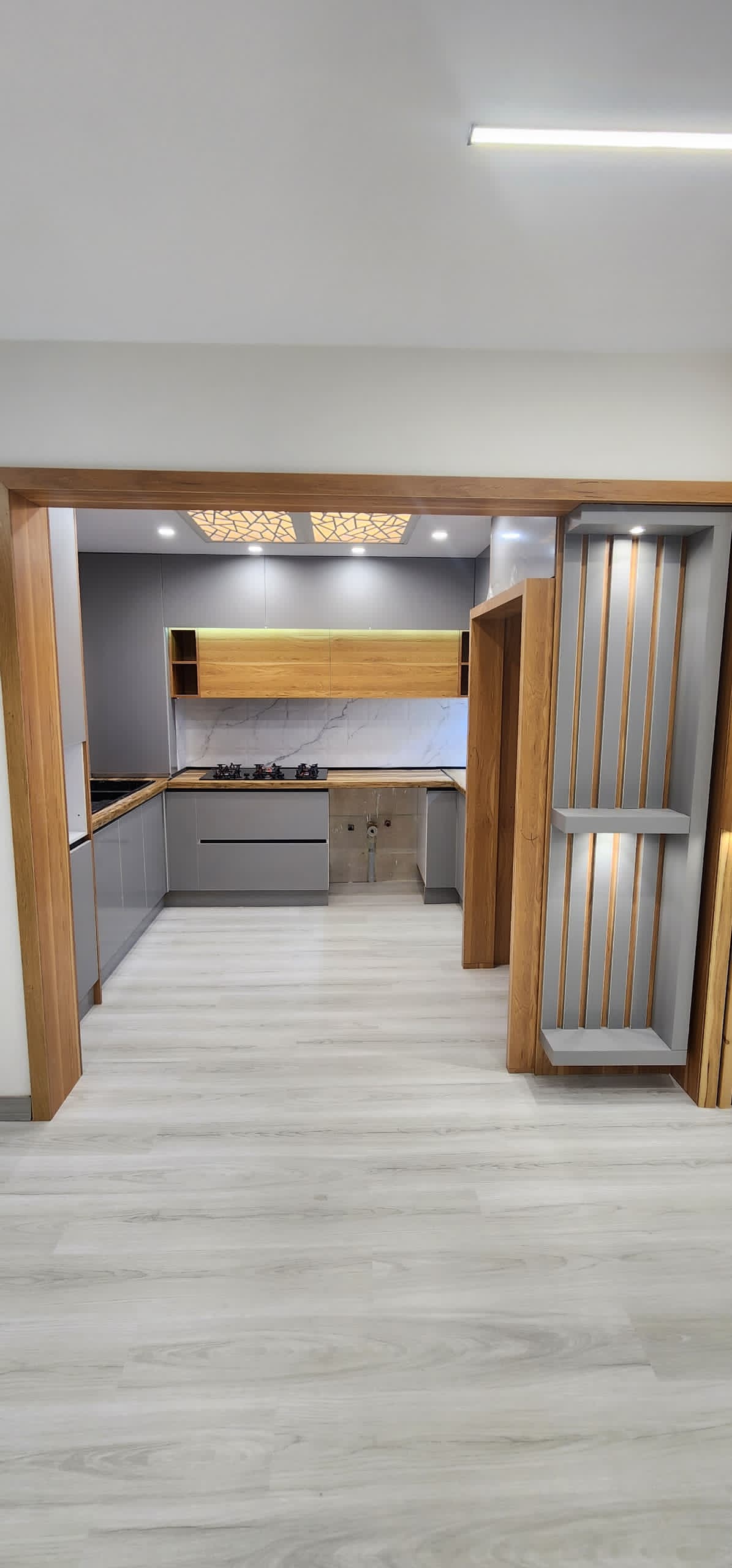 ساخت و اجرا کابینت هایگلاس و نئوکلاسیک غلامی در پردیس